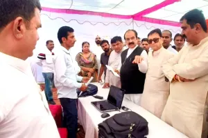 Seva Sankalp Campaign: सिरसा व डबवाली में सरकारी योजनाओं का लाभ दिलाने के लिए शिविर में पात्र परिवारों को दी जानकारी