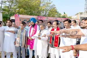 Sirsa Namo Cricket League: नमो क्रिकेट लीग में पहुंचे तरुण भंडारी, युवाओं को दिलाई नशे के खिलाफ शपथ