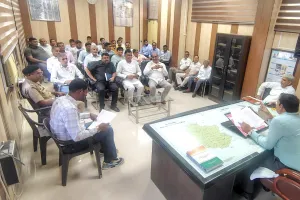 स्कूल बसों में सुरक्षा मानकों की अनदेखी पर होगी सख्त कार्रवाई: एसडीएम