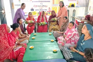 Anganwadi Center News: आंगन मिलन समारोह में गर्भवती महिलाओं की कराई गोद भराई
