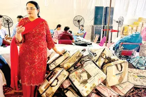 Trident Group Diwali Mela Sale: ट्राइडेंट ग्रुप की दिवाली धमाका सेल ने मचाई धूम, खरीददारों की उमड़ी भीड़