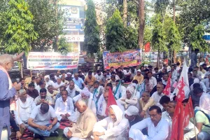 Bijli Karamchari Strike: नजीकरण के विरोध में बिजली कर्मचारियों की हड़ताल शुरू, ग्रामीण क्षेत्रों में हाहाकार