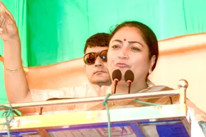 CM Rekha Gupta:  मुख्यमंत्री रेखा गुप्ता के निर्देश पर दिल्ली में खाद्य पदार्थों की जांच तेज, देसी घी के 19 सैंपल असुरक्षित पाए गए
