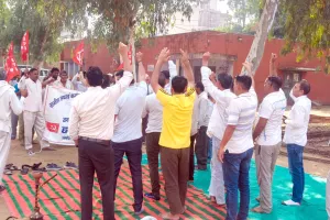 Electricity Workers Strike: भिवानी में दूसरे दिन भी जारी रही बिजली कर्मचारियों की तीन दिवसीय हड़ताल