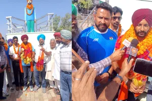पैरा एशियन गेम्स में हरविंदर ने तीरंदाजी में जीते स्वर्ण और कांस्य पदक, चीका पहुंचने पर हुआ भव्य स्वागत