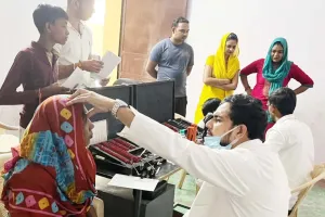 आंखों की सुरक्षा के लिए डिजिटल स्क्रीन का समय कम करें: डॉ. टी.एन. आहूजा