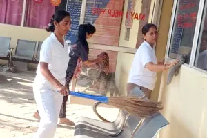 Cleanliness Campaign: महिला थानाध्यक्ष ललिता सिंह के नेतृत्व में चला सफाई अभियान, स्वच्छता के प्रति किया जागरूक