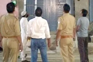 Electricity Theft: कैराना में विजिलेंस की छापेमारी, सात के खिलाफ बिजली चोरी का मुकदमा