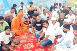 Kairana Pollution News: प्रदूषण के खिलाफ चल रहे धरने पर चढ़ा सियासी रंग, राजनीतिक लोगो का लगा जमावड़ा