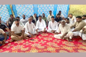 कण्डेला में प्रदूषण के खिलाफ ग्रामीणों का धरना जारी, भाकियू टिकैत का समर्थन