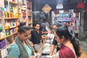 Karwa Chauth 2026: करवा चौथ से पहले सरसा के बाजारों में रौनक, ब्यूटी पार्लरों में महिलाओं की दिखी लंबी लाइने
