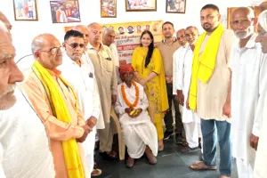 सेवा संकल्प अभियान के तहत छिनौली में बुजुर्गों का किया सम्मान