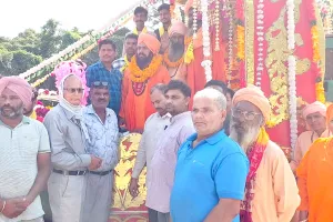 मीरापुर पहुंची संत रविदास संदेश यात्रा, पुष्पवर्षा कर किया भव्य स्वागत
