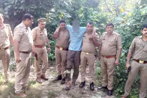 मीरापुर में पुलिस और 25 हजार के इनामी बदमाश के बीच मुठभेड़, पैर में लगी गोली