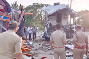 Karnataka Accident News: कर्नाटक में दो सड़क हादसे, 5 लोगों की मौत, 20 से ज्यादा घायल 