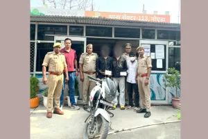 मोबाइल और चेन स्नेचिंग करने वाले तीन आरोपी गिरफ्तार, 41 हजार रुपए और बाइक बरामद