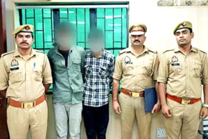 मोबाइल स्नैचिंग करने वाले दो शातिर बदमाश गिरफ्तार, 17 मोबाइल और चोरी की बाइक बरामद