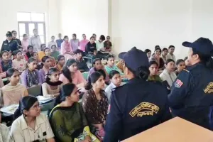 Self-defense techniques: कालिका पेट्रोलिंग यूनिट ने छात्राओं को सिखाए आत्मरक्षा के गुर 