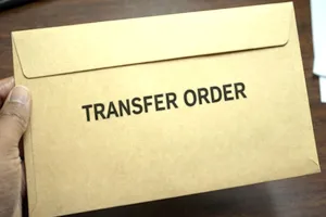 UP Transfer News: यूपी में 15 IAS अधिकारियों का तबादला, जौनपुर-मऊ के CDO समेत कई अफसरों की बदली जिम्मेदारी