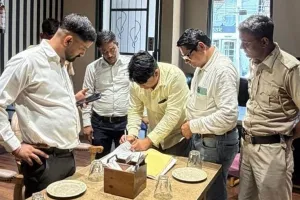 नियमों की अनदेखी पर होटल व पैलेस के काटे चालान