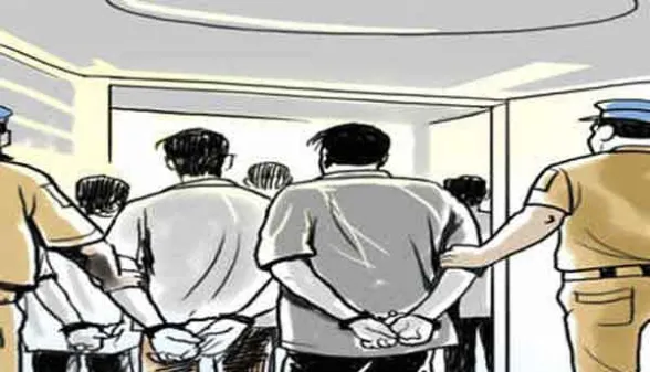 मोबाइल फोन हैक कर 98 हजार ठगने के आरोपी गिरफ्तार