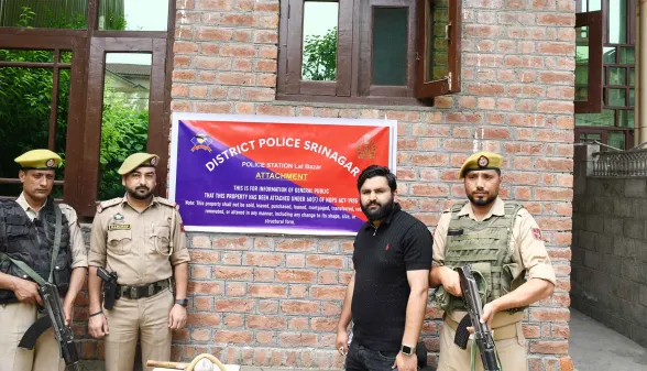 श्रीनगर में 4 करोड़ रुपए से अधिक की संपत्तियां और वाहन जब्त