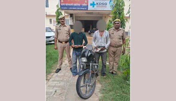 चोरी की बाइक और अवैध हथियारों के साथ दो आरोपी गिरफ्तार