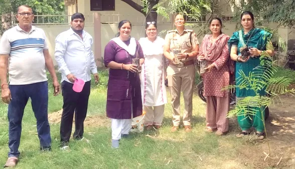 वूमैन हेल्पिंग सोसायटी ने महिला थाना परिसर में किया पौधारोपण, 21 पौधे रोपे
