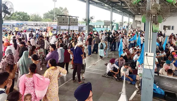 Punjab Roadways Strike: पंजाब में सरकारी बसों का रहा चक्का जाम, हजारों यात्री परेशान