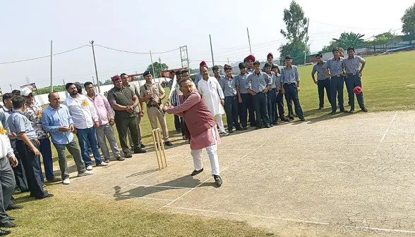Namo Cricket League: सीएम के राजनीतिक सचिव भंडारी ने नारायणगढ़ में खिलाड़ियों संग खेला नशे के खिलाफ सुपर ओवर