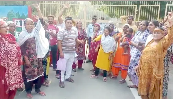 PGIMS Rohtak: PGIMS में सुबह 5 बजे से कतार, घंटों इंतजार के बाद भी नहीं हुआ अल्ट्रासाउंड; मरीजों का फूटा गुस्सा