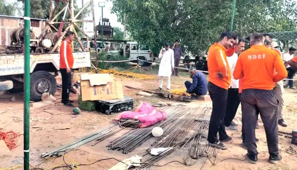 Jodhpur Borewell Accident Update: बोरवेल में फंसे मासूम को निकालने की जद्दोजहद जारी