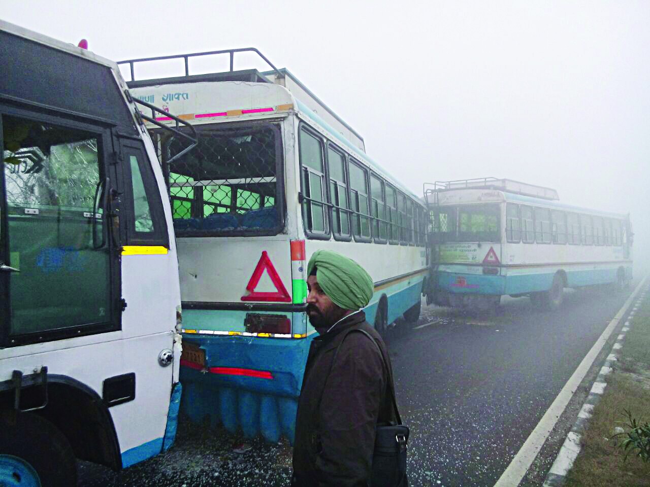जीटी रोड़ पर भिड़े दर्जनों वाहन