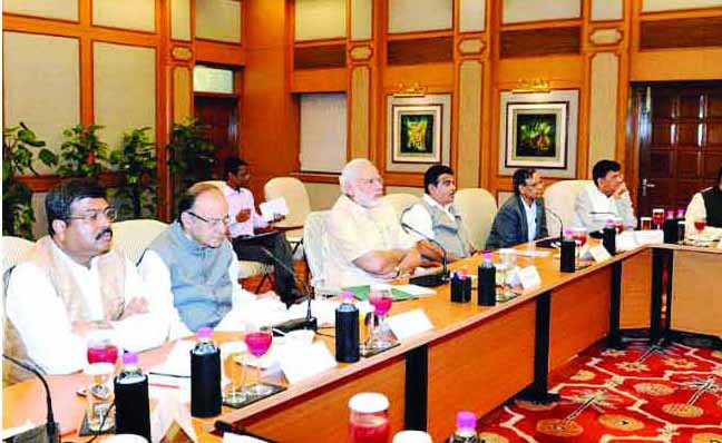 अब नकद नहीं मिलेगा वेतन