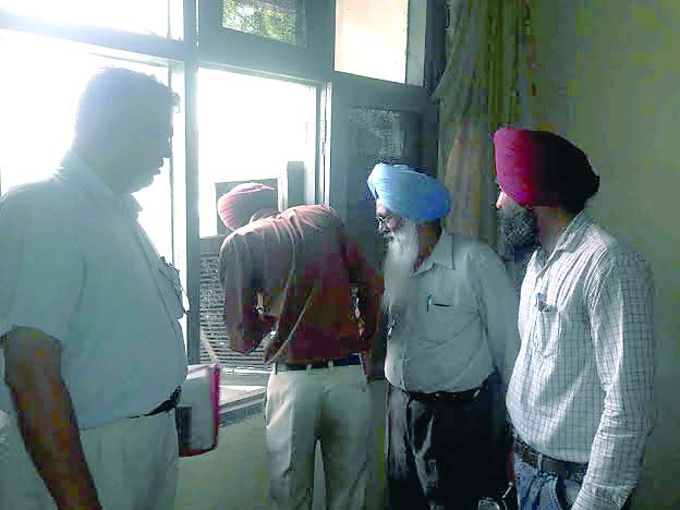 शिक्षा विभाग के कूलरों में मिला लार्वा