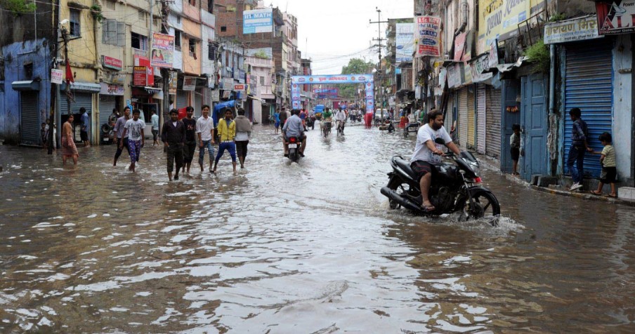 नॉर्थ-ईस्ट में भारी बारिश व भूस्खलन, 12 की मौत
