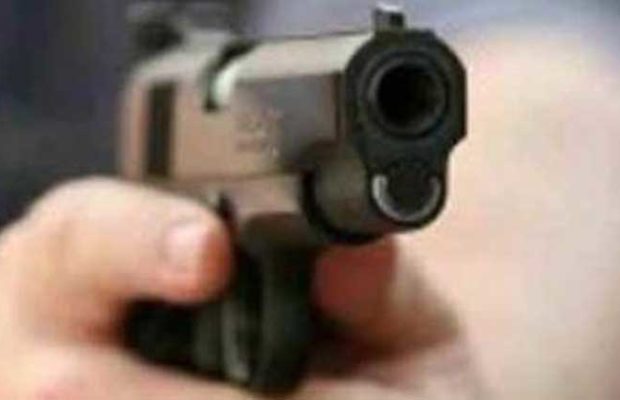 बदमाशों ने हथियार की नोंक पर लूटी स्कोडा