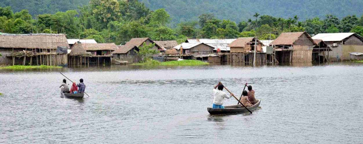 असम में बाढ़ से 44 की मौत, 17 लाख लोग प्रभावित