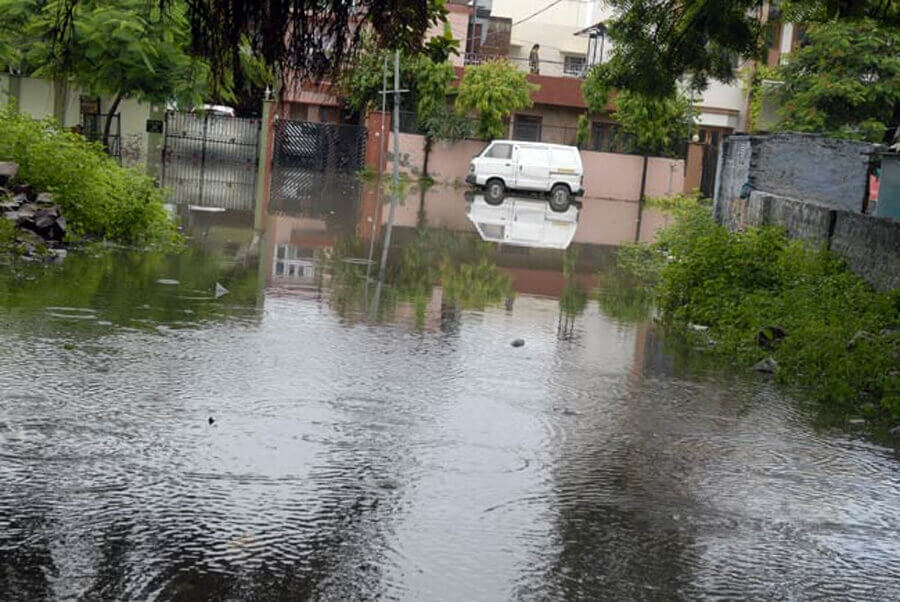 मुंबई में भारी बारिश की चेतावनी, बाढ़ जैसे हालात पैदा होने की आशंका