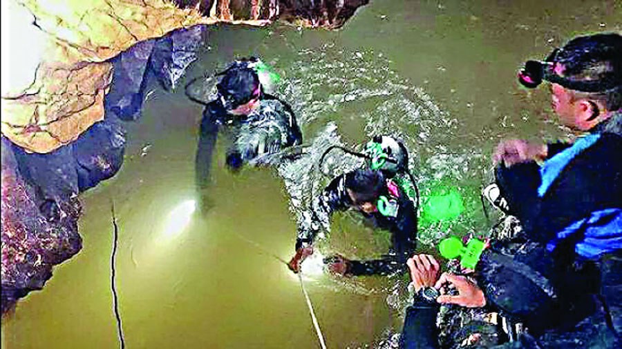 मौत की गुफा से निकली खिलखिलाती जिंदगियां