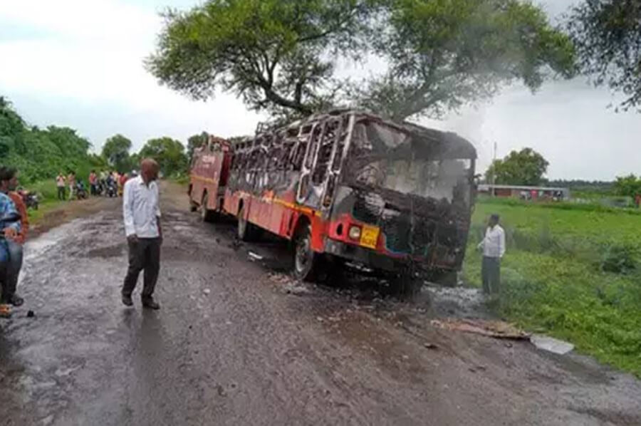 युवक की मौत के बाद हिंसक हुआ मराठा आंदोलन, आज महाराष्ट्र बंद