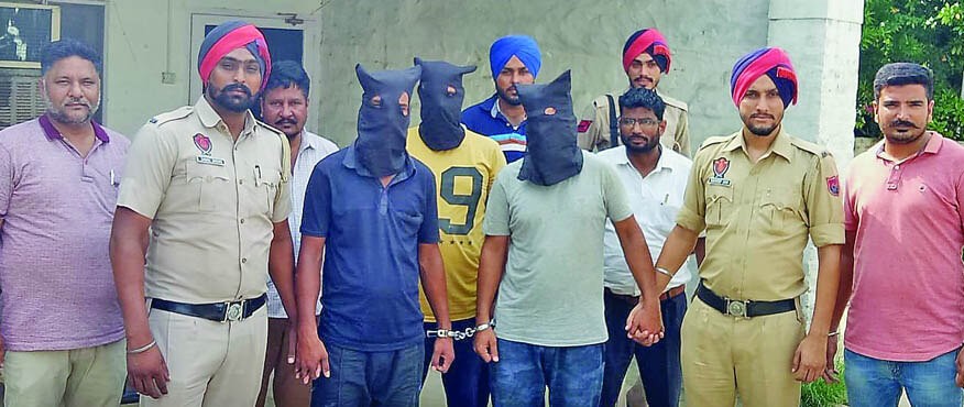 नशा तस्करों के डम्प पर पुलिस की रेड, सरपंच सहित तीन नशा तस्कर गिरफ्तार