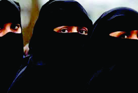 तीन तलाक पर चौतरफा सियासत