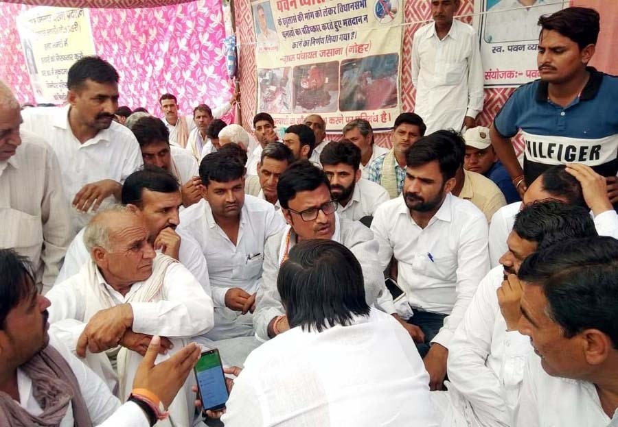 शव के साथ रात भर डटे रहे, एसपी फिर पहुंचे समझाइश करने