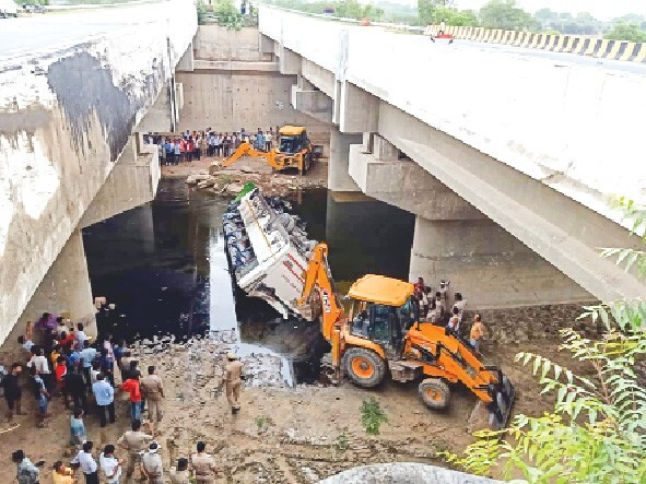 हम हादसों से कोई सबक नहीं लेते
