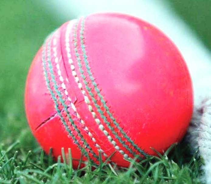 8 दिन में तैयार होती है एक एसजी गुलाबी गेंद