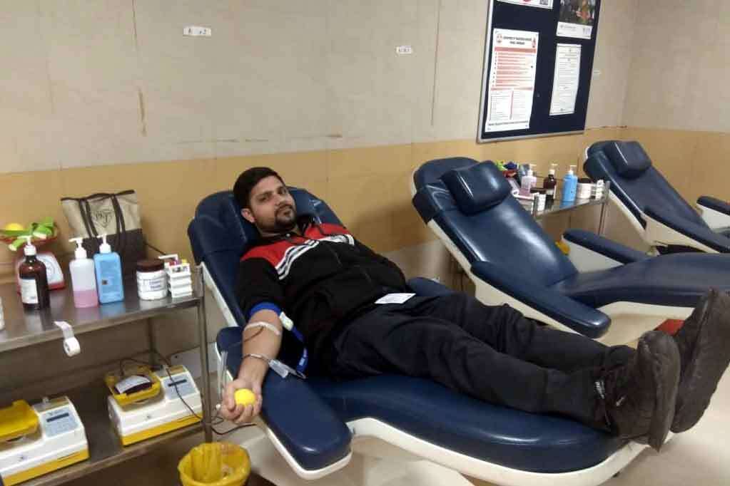 12 साल के मासूम की जान बचाने आधी रात को रक्तदान करने पहुंचा डेरा प्रेमी