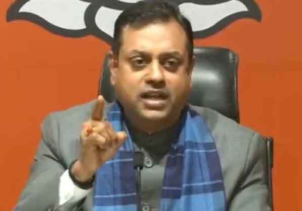 कांग्रेस नेताओं पर आपत्तिजनक ट्वीट करने पर संबित पात्रा के खिलाफ मामला दर्ज