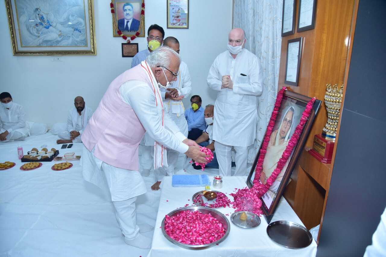 सीएम ने पूर्व गृह मंत्री एवं वर्तमान विधायक गोपाल कांडा की माता के निधन पर जताया शोक