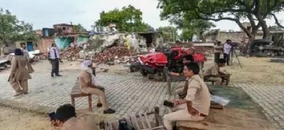 मर गया विकास मगर खौफ अभी जिंदा